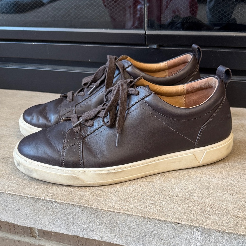 Vionic mens 11.5 brown leather low top casual sneaker shoes EUC